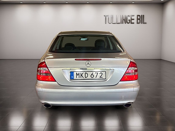 Mercedes-Benz E200 4 of 20