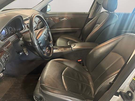 Mercedes-Benz E200 9 of 20