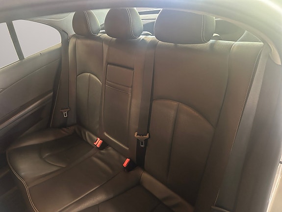 Mercedes-Benz E200 11 of 20