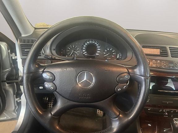 Mercedes-Benz E200 10 of 20