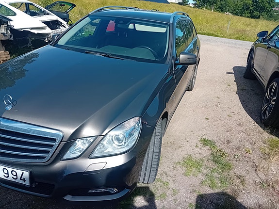 Mercedes-Benz E220 3 of 8