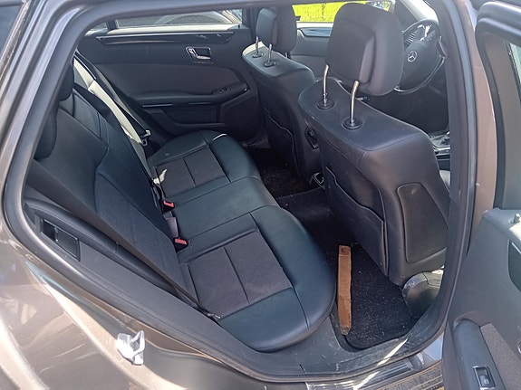 Mercedes-Benz E220 7 of 8