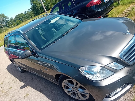 Mercedes-Benz E220 4 of 8