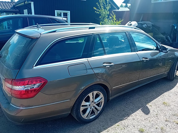 Mercedes-Benz E220 6 of 8