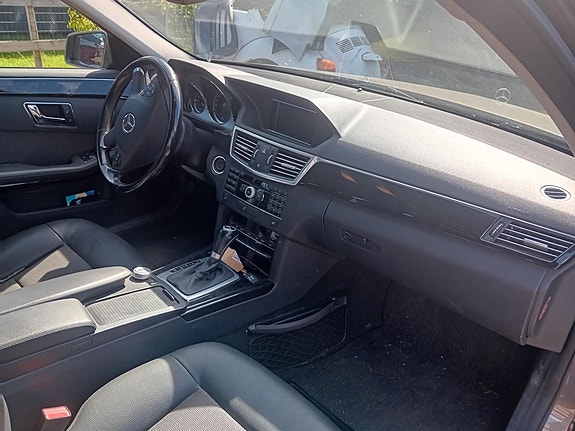 Mercedes-Benz E220 5 of 8
