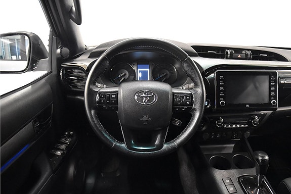 Toyota HiLux 2 of 5