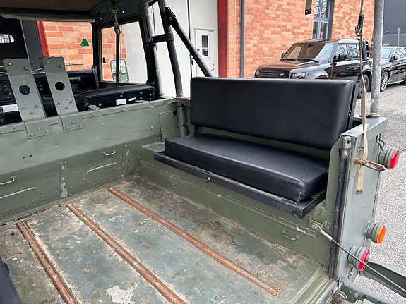 Land Rover Defender 90 15 of 17
