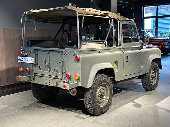 Land Rover Defender 90 5 of 17