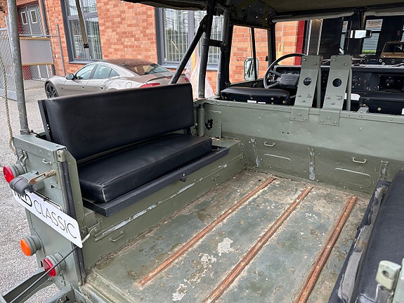 Land Rover Defender 90 16 of 17