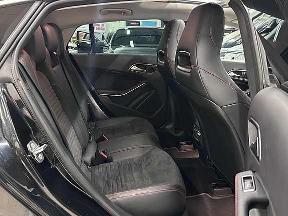 Mercedes-Benz CLA180 20 of 25