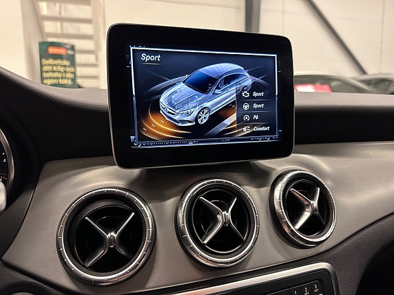 Mercedes-Benz CLA180 8 of 25