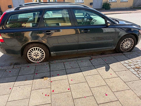 Volvo V50 2 of 5