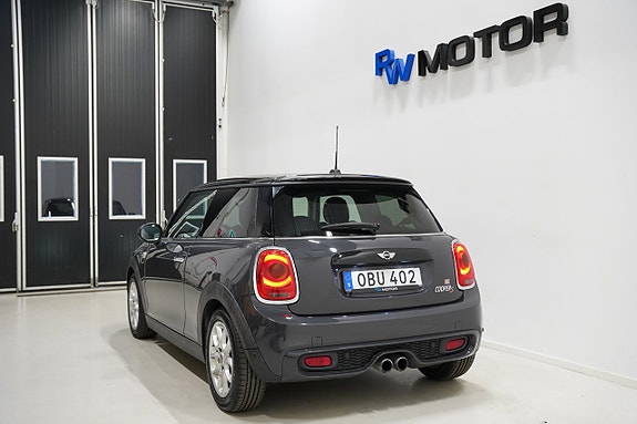 MINI Cooper S 4 of 5