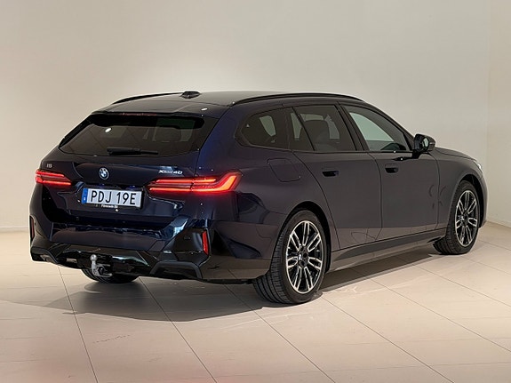 BMW i5 12 of 14