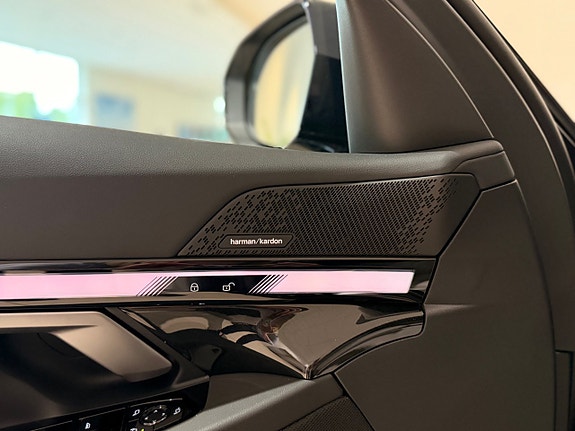 BMW i5 5 of 14