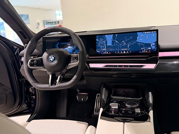BMW i5 8 of 14
