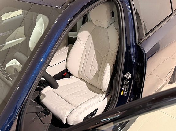 BMW i5 4 of 14