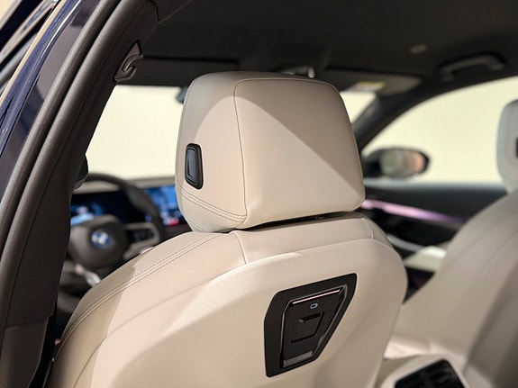 BMW i5 7 of 14