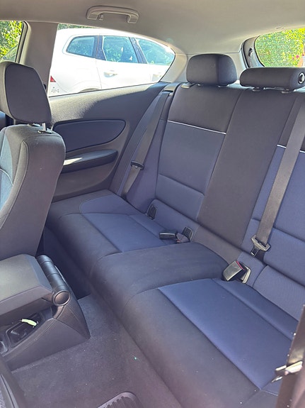 BMW 116i 4 of 5