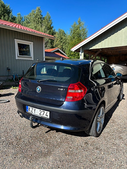 BMW 116i 2 of 5