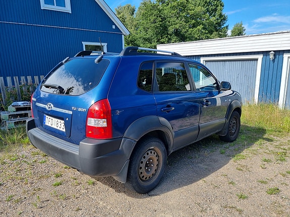 Hyundai Tucson 2 of 7