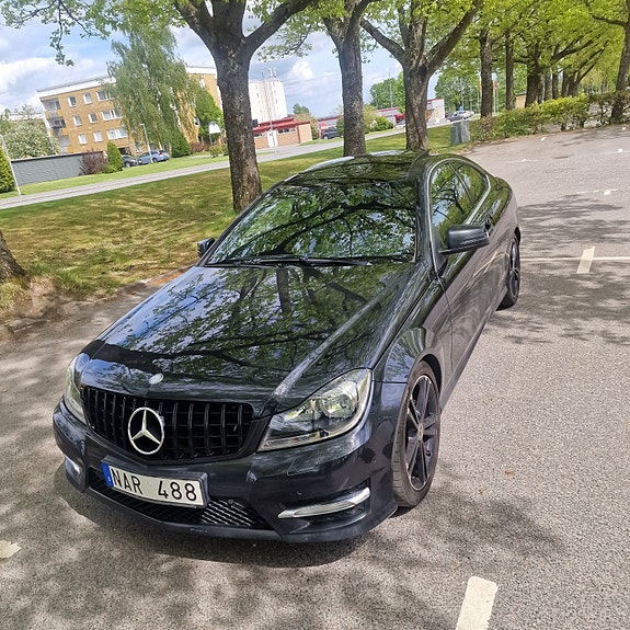 Mercedes-Benz C220 8 of 12