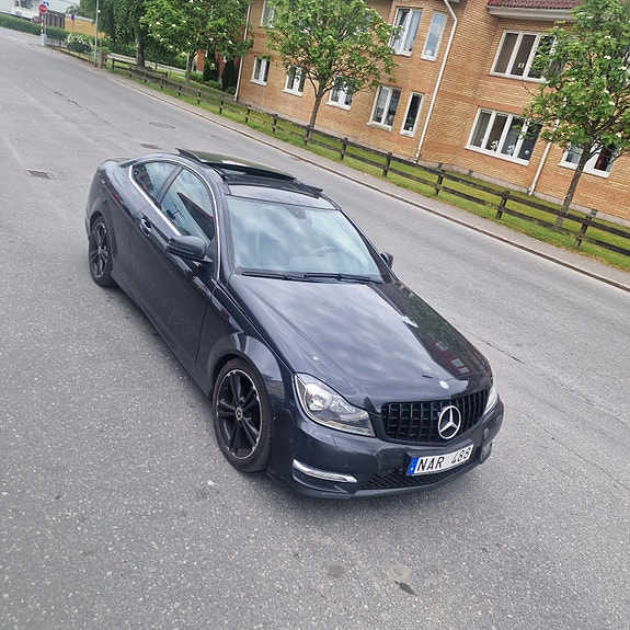 Mercedes-Benz C220 7 of 12
