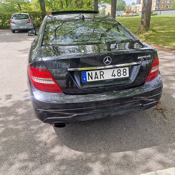 Mercedes-Benz C220 11 of 12