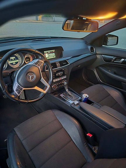 Mercedes-Benz C220 5 of 12