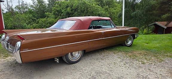Cadillac Deville 4 of 5