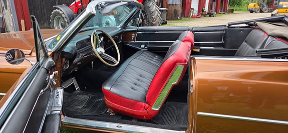 Cadillac Deville 3 of 5