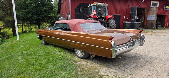 Cadillac Deville 5 of 5