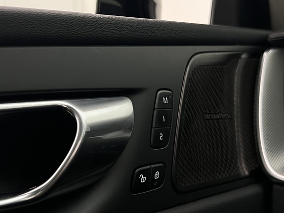 Volvo XC60 14 of 30