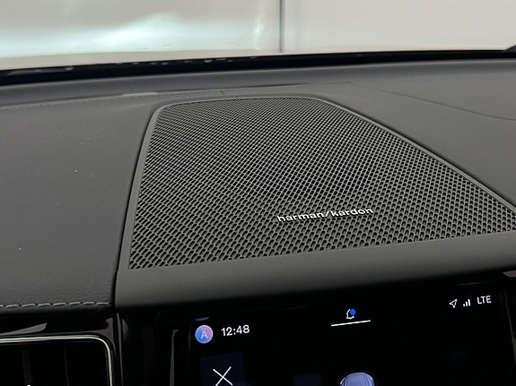 Volvo XC60 12 of 30