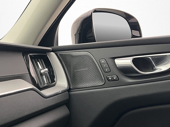 Volvo XC60 15 of 30