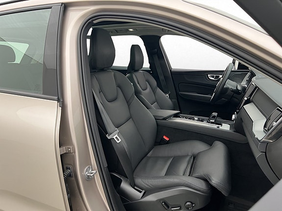 Volvo XC60 20 of 30