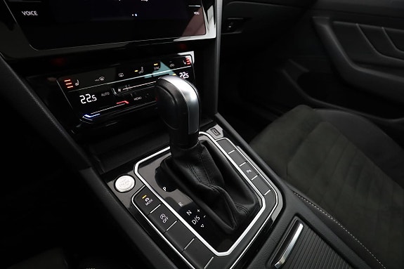Volkswagen Passat 26 of 30