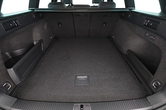 Volkswagen Passat 18 of 30