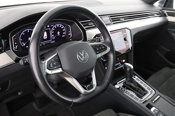Volkswagen Passat 12 of 30