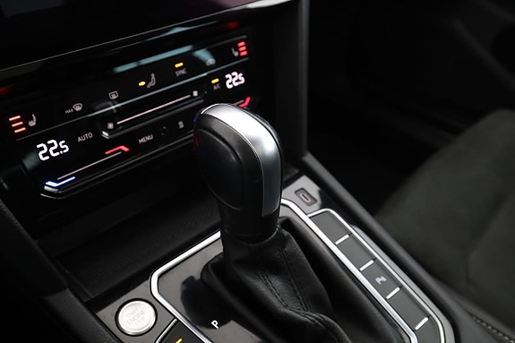 Volkswagen Passat 28 of 30