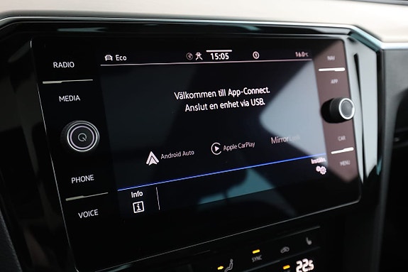 Volkswagen Passat 22 of 30