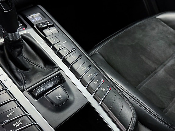 Porsche Macan GTS 14 of 24