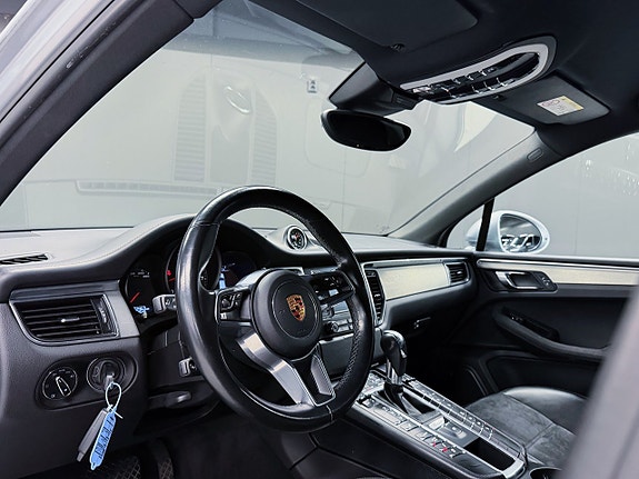 Porsche Macan GTS 8 of 24