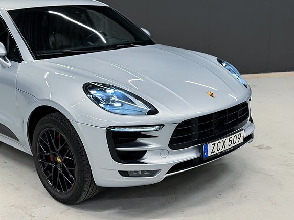 Porsche Macan GTS 4 of 5