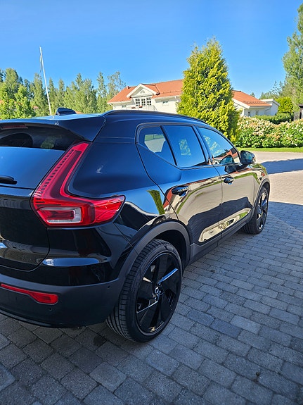 Volvo EX40 4 of 5