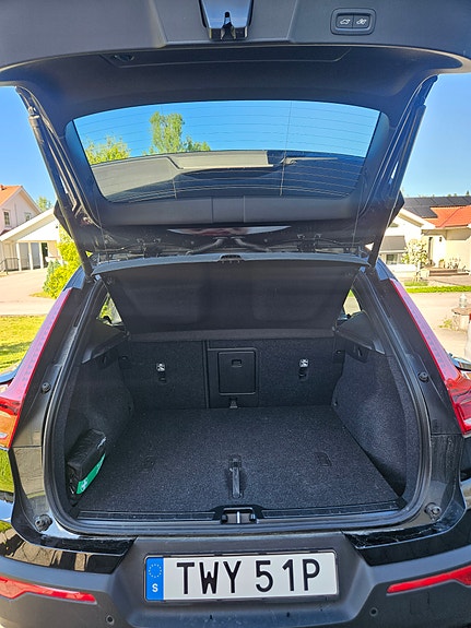Volvo EX40 3 of 5