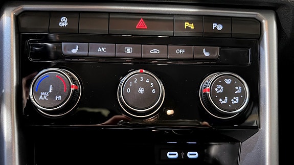 Volkswagen T-Roc 17 of 20