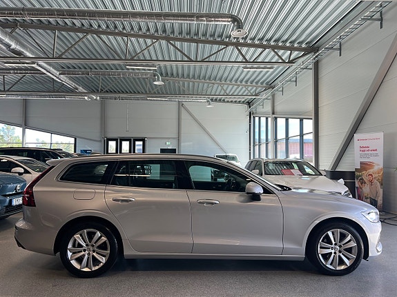 Volvo V60 2 of 5