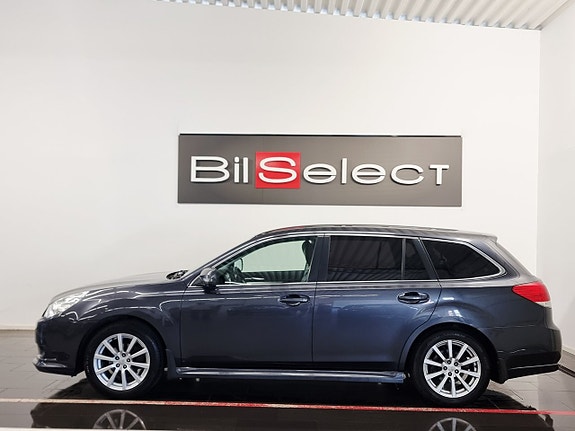 Subaru Legacy 2 of 5