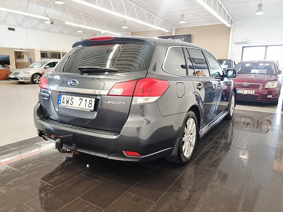 Subaru Legacy 16 of 23